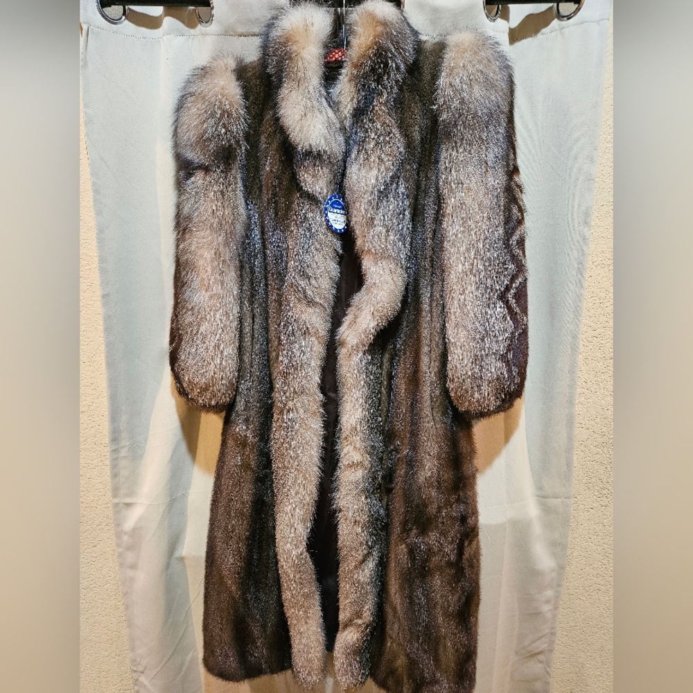 Luxurious Mahogany Mink Fur Coat with Fox Trim